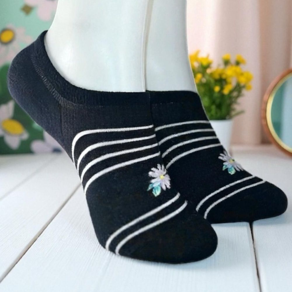Black Daisy No-Show Socks